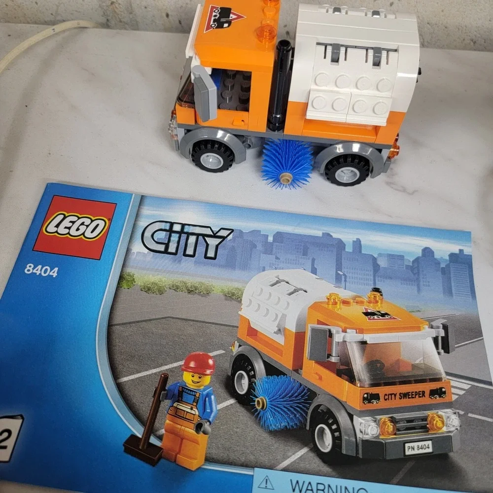 Lego 8404 City Sweeper Complete minifigures Instructions - Picture 6 of 7